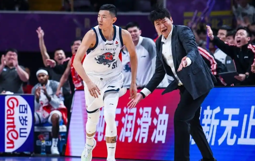 星空体育下载-13分逆转+压哨绝杀！山东男篮89-88胜浙江，昂首挺进俱乐部杯四强